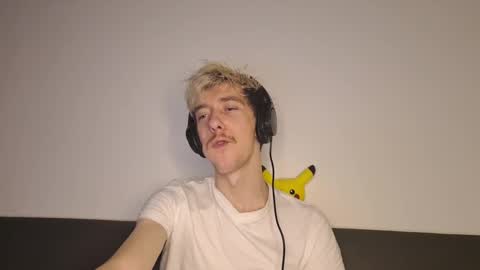 Christopher online show from October 25, 2:57 am