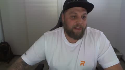 Snapshot of chrizz80 chatting on February 28, 1:25 pm Chrizz online show from February 28, 1:25 pm
