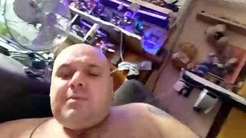 chubbyman40 online show from February 13, 12:43 pm