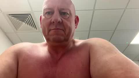 col4nows online show from August 1, 10:03 am