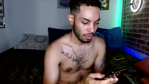 Snapshot of colinlatinbrown chatting on February 28, 8:39 pm IG online show from February 28, 8:39 pm