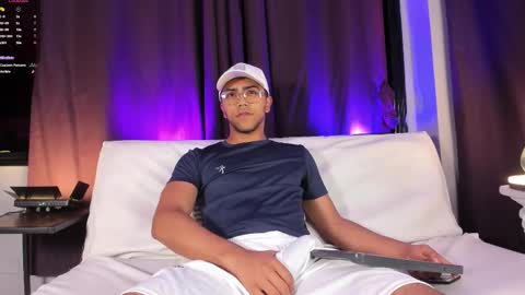 colstorw_ online show from November 24, 11:33 am