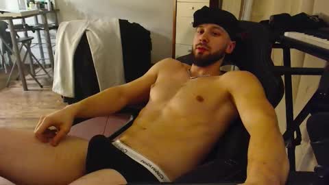 Stachu Jones online show from December 19, 6:27 pm