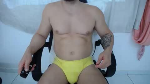 Snapshot of corolaxxl chatting on October 3, 2:27 am corolaxxl online show from October 3, 2:27 am