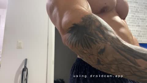 couplemuscle40 online show from February 25, 2:01 am