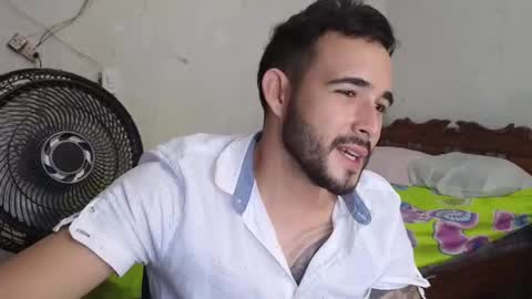 Snapshot of cris_simons chatting on February 27, 4:31 am cris_simons online show from February 27, 4:31 am