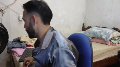 Snapshot of cris_simons chatting on January 8, 3:19 am cris_simons online show from January 8, 3:19 am