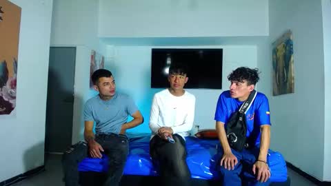 crismens online show from September 19, 6:08 pm