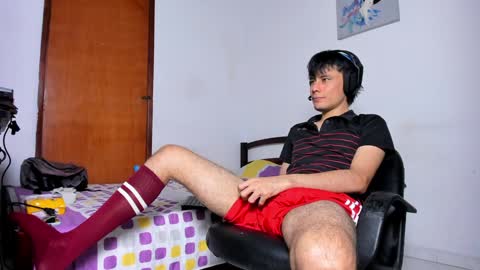 Snapshot of cristian_ortiz_1 chatting on January 27, 10:16 pm Cristian online show from January 27, 10:16 pm