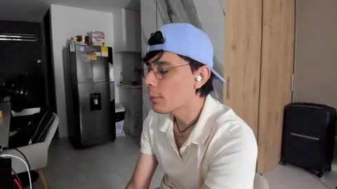 Snapshot of cristian_ortiz_1 chatting on February 21, 10:26 pm Cristian online show from February 21, 10:26 pm