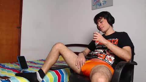 Snapshot of cristian_ortiz_1 chatting on December 15, 10:26 pm Cristian online show from December 15, 10:26 pm