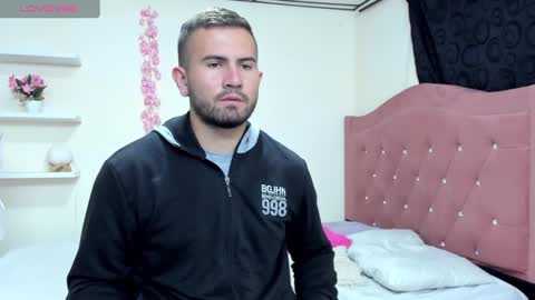 Snapshot of cristianolopez chatting on December 16, 2:25 am cris online show from December 16, 2:25 am