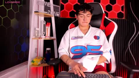 Cristopher  online show from April 7, 9:26 pm