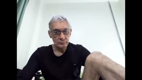 Snapshot of cucaio18 chatting on December 29, 1:56 am BIG UNCUT HARD COCK online show from December 29, 1:56 am