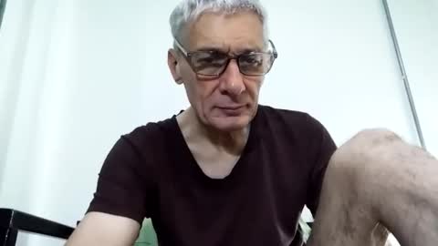 Snapshot of cucaio18 chatting on December 18, 6:53 am BIG UNCUT HARD COCK online show from December 18, 6:53 am