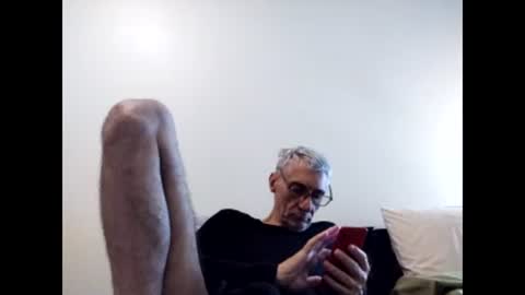 Snapshot of cucaio18 chatting on December 22, 2:49 am BIG UNCUT HARD COCK online show from December 22, 2:49 am