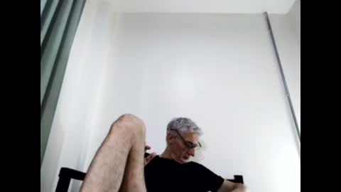 Snapshot of cucaio18 chatting on March 1, 3:10 am BIG UNCUT HARD COCK online show from March 1, 3:10 am
