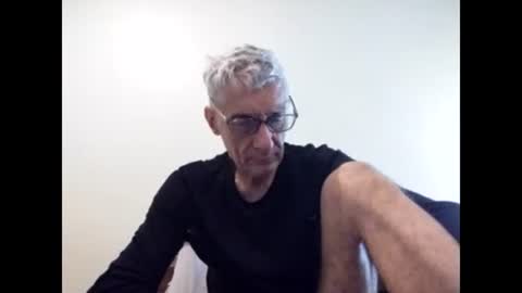 Snapshot of cucaio18 chatting on December 21, 2:41 am BIG UNCUT HARD COCK online show from December 21, 2:41 am