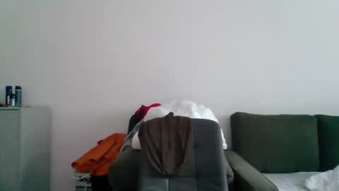 Snapshot of cum_shot8407 chatting on October 24, 9:00 am cum_shot8407 online show from October 24, 9:00 am