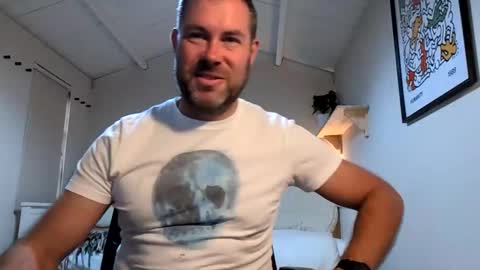 Snapshot of cupcakecreampie chatting on October 16, 8:33 am Adam online show from October 16, 8:33 am