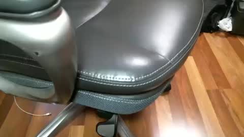 Snapshot of cutandwaxed2 chatting on October 13, 12:55 pm BI SMOOTH MATURE  SUB online show from October 13, 12:55 pm