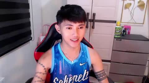 Steph online show from April 1, 11:45 am