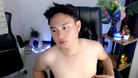 cuteasianlee online show from December 16, 12:23 pm