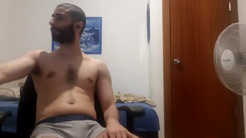 cuteguy52 online show from July 19, 10:27 pm