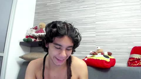 Snapshot of daemon_txuspunk chatting on December 18, 12:10 am DAEMON online show from December 18, 12:10 am