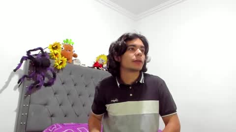 Snapshot of daemon_txuspunk chatting on February 17, 8:19 am DAEMON online show from February 17, 8:19 am