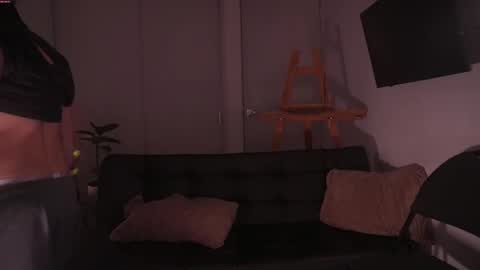 insta damn8   --------  online show from November 25, 1:18 am