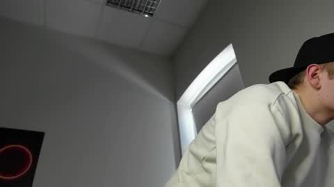 DANIEL SHAWN online show from April 19, 5:18 am