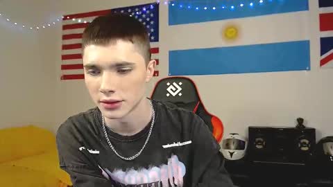 Snapshot of danny_noir chatting on October 15, 10:12 am Danny online show from October 15, 10:12 am