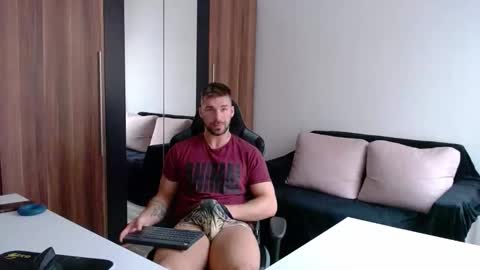 Snapshot of darius_94 chatting on October 7, 8:18 am darius_94 online show from October 7, 8:18 am