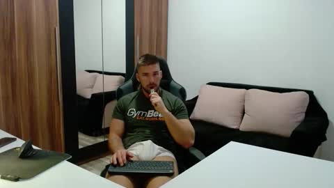 Snapshot of darius_94 chatting on October 3, 4:39 am darius_94 online show from October 3, 4:39 am