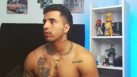 Darius Phoenix  online show from March 4, 3:33 am