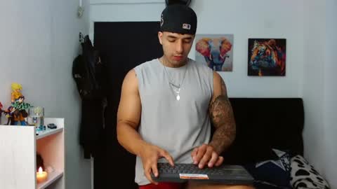 Darius Phoenix  online show from May 19, 6:25 pm