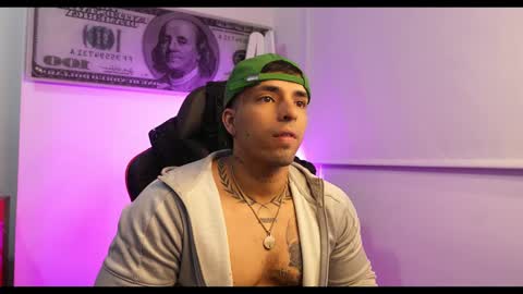 Darius Phoenix  online show from February 8, 4:14 am