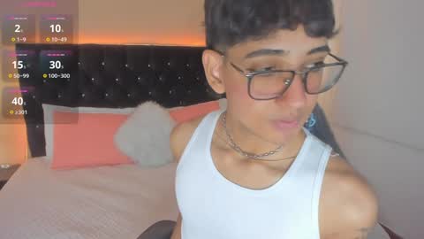 Snapshot of dark_hairy_ chatting on January 18, 3:24 am Andrew online show from January 18, 3:24 am