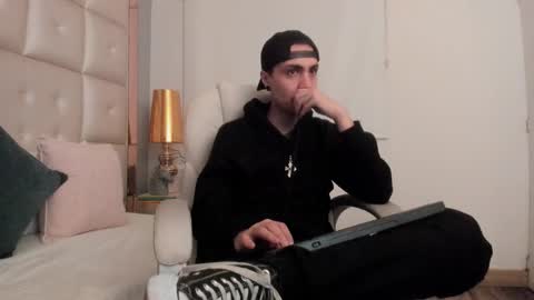 dark_sun333 online show from January 8, 2:06 am