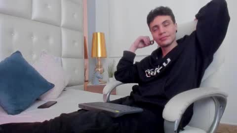 dark_sun333 online show from November 24, 2:12 am