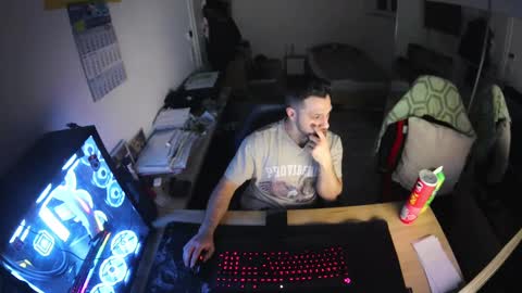 Snapshot of darkschneider_ chatting on February 15, 5:51 am darkschneider_ online show from February 15, 5:51 am