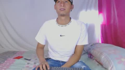 Snapshot of david_efrem chatting on February 19, 9:58 pm david_efrem online show from February 19, 9:58 pm