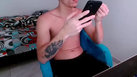 Snapshot of davidsalazar33 chatting on October 14, 9:44 pm davidsalazar33 online show from October 14, 9:44 pm