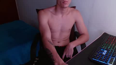 Snapshot of davidsalazar33 chatting on January 3, 11:44 pm davidsalazar33 online show from January 3, 11:44 pm
