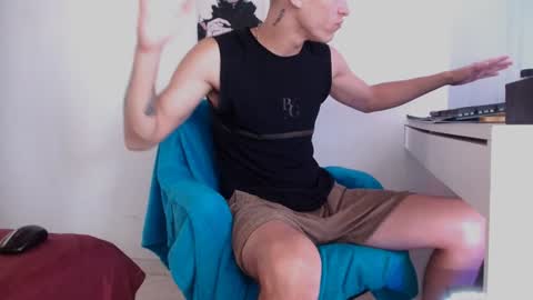 Snapshot of davidsalazar33 chatting on February 4, 6:38 pm davidsalazar33 online show from February 4, 6:38 pm