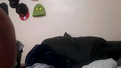 Snapshot of davidzhere222800 chatting on January 19, 10:17 am davidzhere222800 online show from January 19, 10:17 am