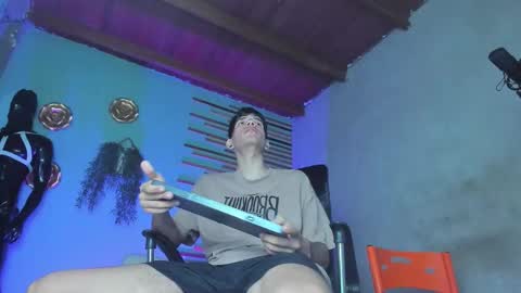 daviid_huge online show from December 19, 1:35 am