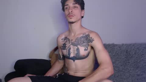 Snapshot of dazzayyy chatting on October 15, 12:29 am dazzayy online show from October 15, 12:29 am