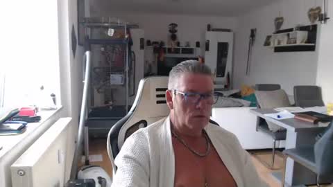 deinprinz2312 online show from June 18, 6:15 am